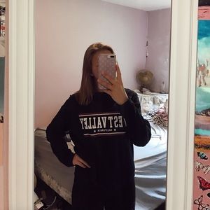 Women’s L light weight crew neck